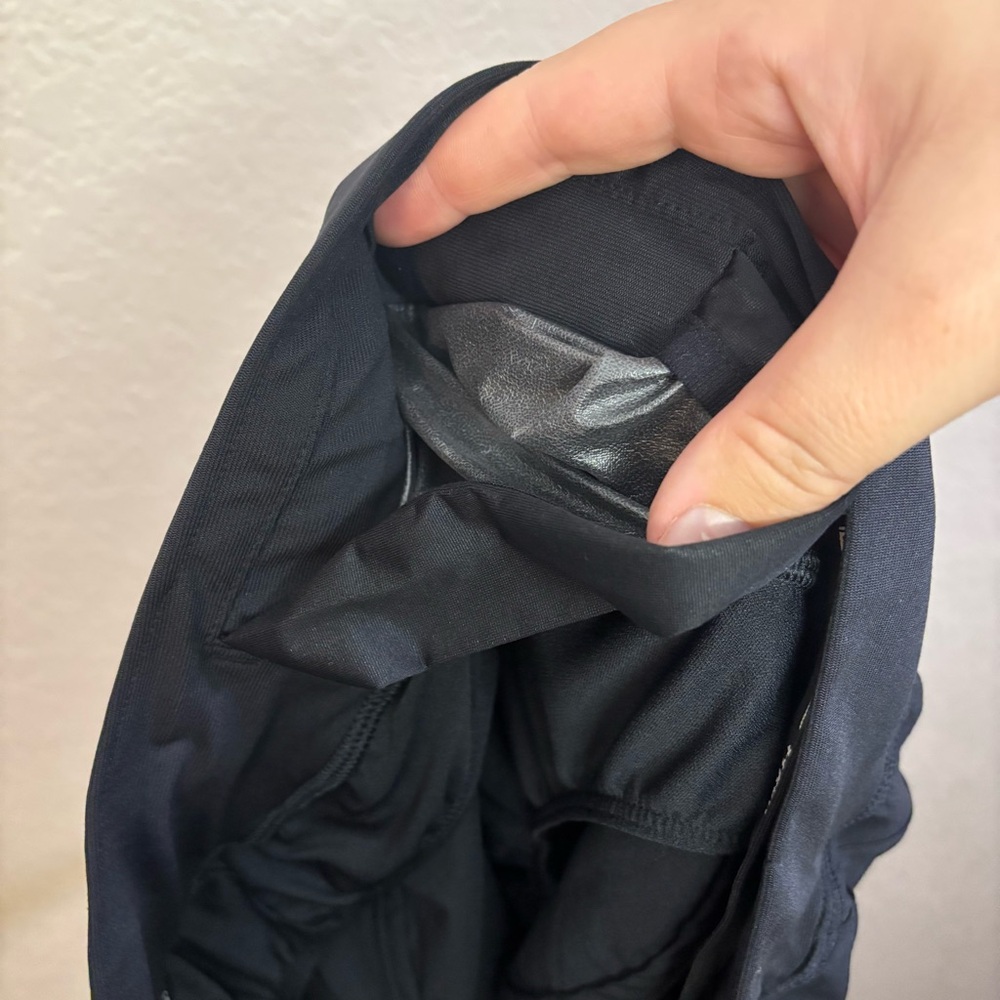Under Armour Women's Athletic Sporty Black Shorts Size M - Picture 10 of 12